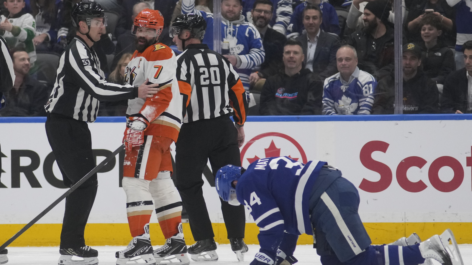 https://www.yardbarker.com/media/f/e/fef4781dd7daca9c197a150e768b2b73fe3ea285/thumb_16x9/maple-leafs-coach-slams-ducks-radko-gudas-dirty.jpg