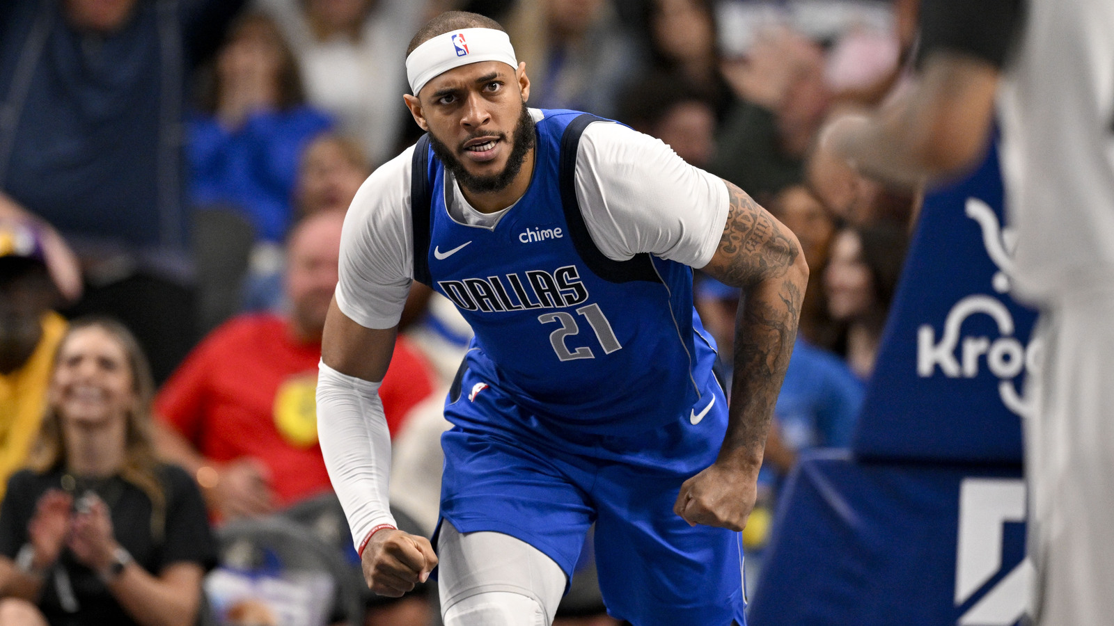 https://www.yardbarker.com/media/f/f/ff1132c3e4cc1e2a938e4ee6c642b42bbf275ba7/thumb_16x9/mavericks-ink-daniel-gafford-huge-three-year.jpg