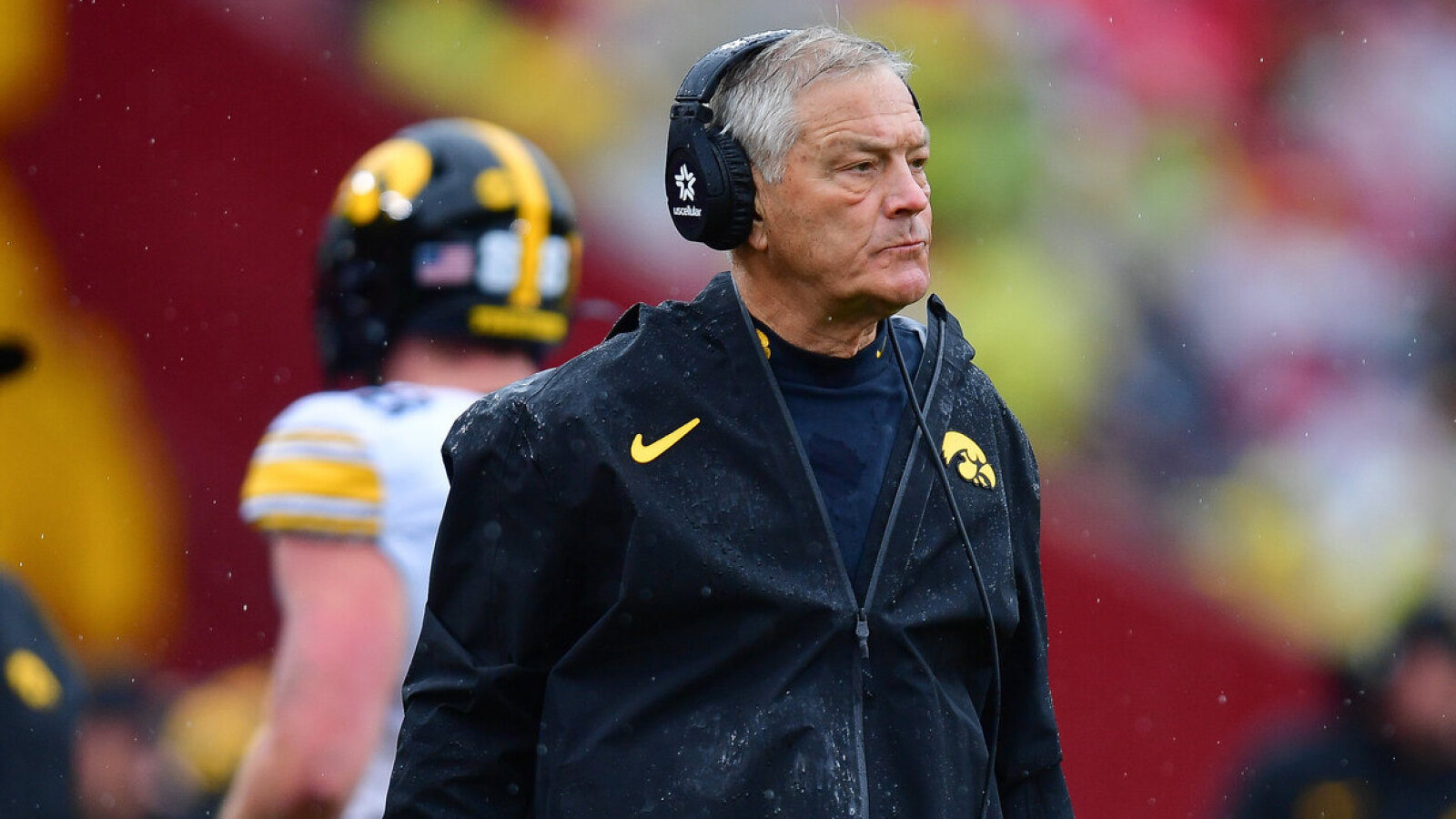 Iowa ties lead to Hawkeyes commitment for elite EDGE recruit