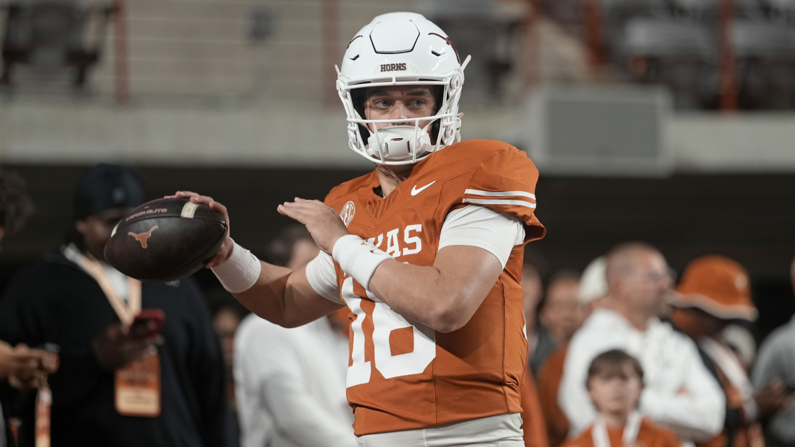 https://www.yardbarker.com/media/f/f/ff455be263db8280ce95ea7693fcec353bba2916/thumb_16x9/analyst-says-manning-texas-excuse-win-national.jpg?v=1