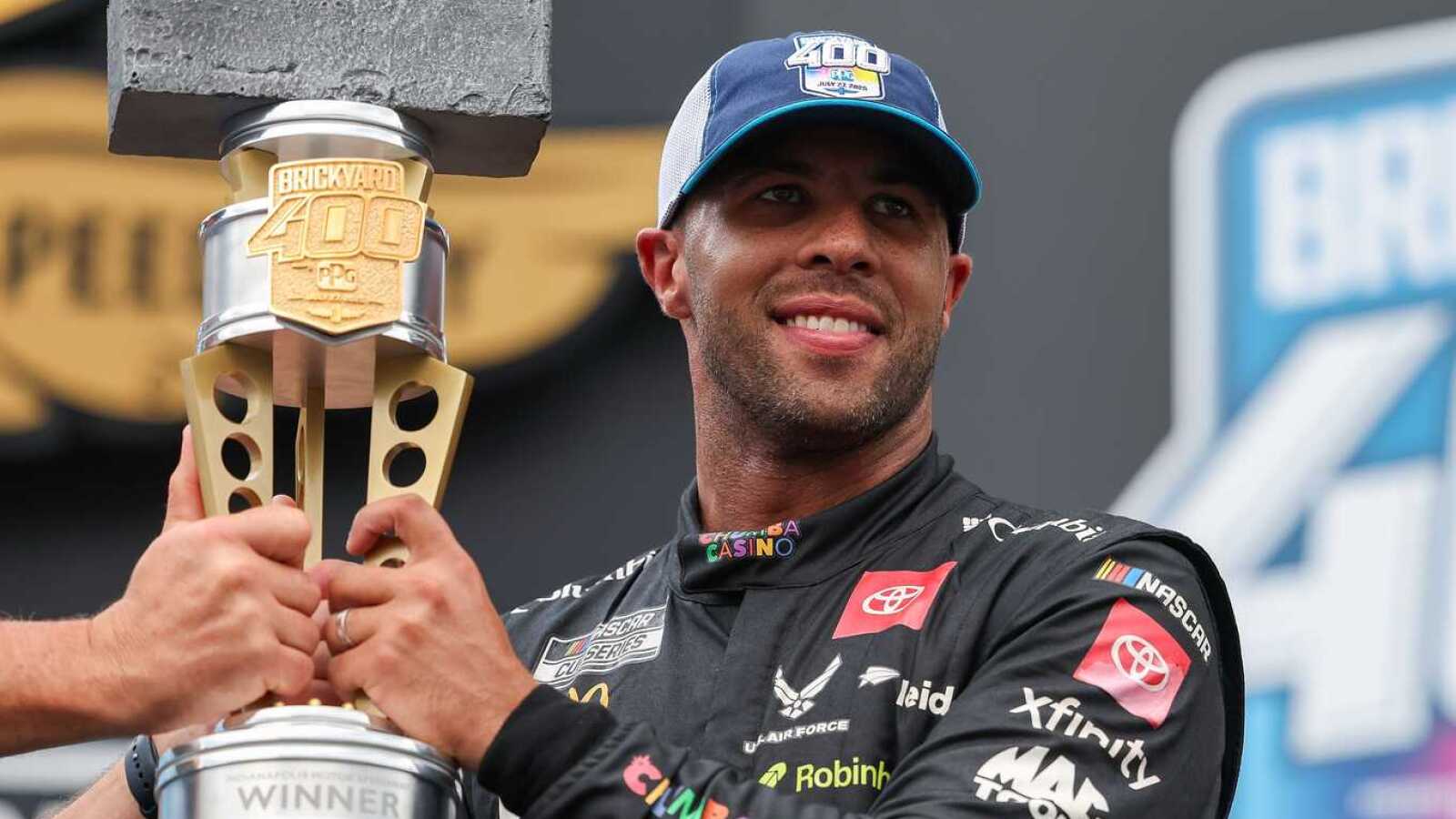 https://www.yardbarker.com/media/f/f/ff5fb1eadfd674c7f2c3ef22fdec577fb092ffc4/thumb_16x9/nascar-brickyard-400-takeaways-bubba-wallace-ends.jpg?v=1