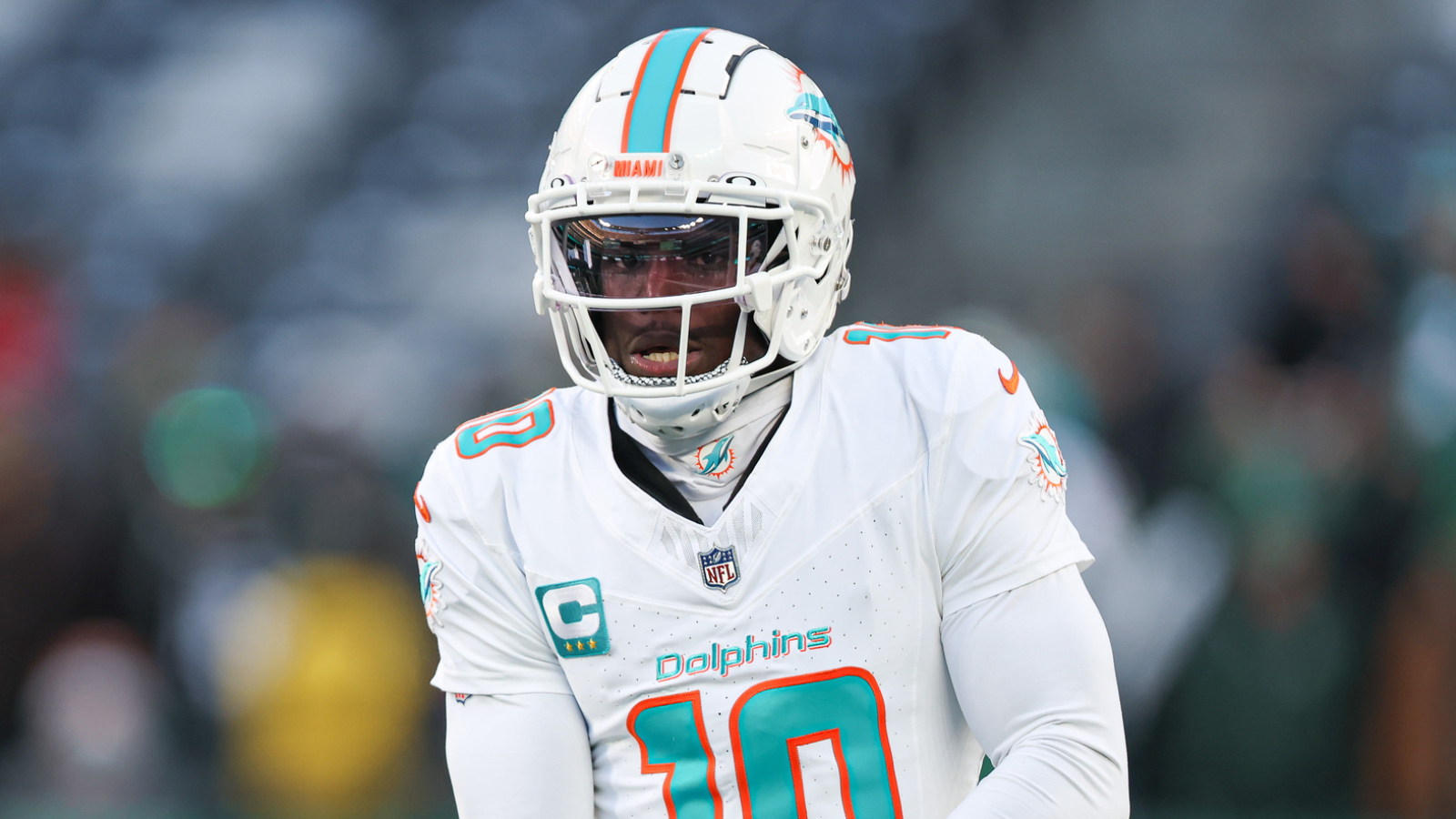 https://www.yardbarker.com/media/f/f/ffb38b04b178afa89ff02c071fca983f252e2aff/thumb_16x9/tension-between-dolphins-wr-tyreek-hill-still.jpg?v=1