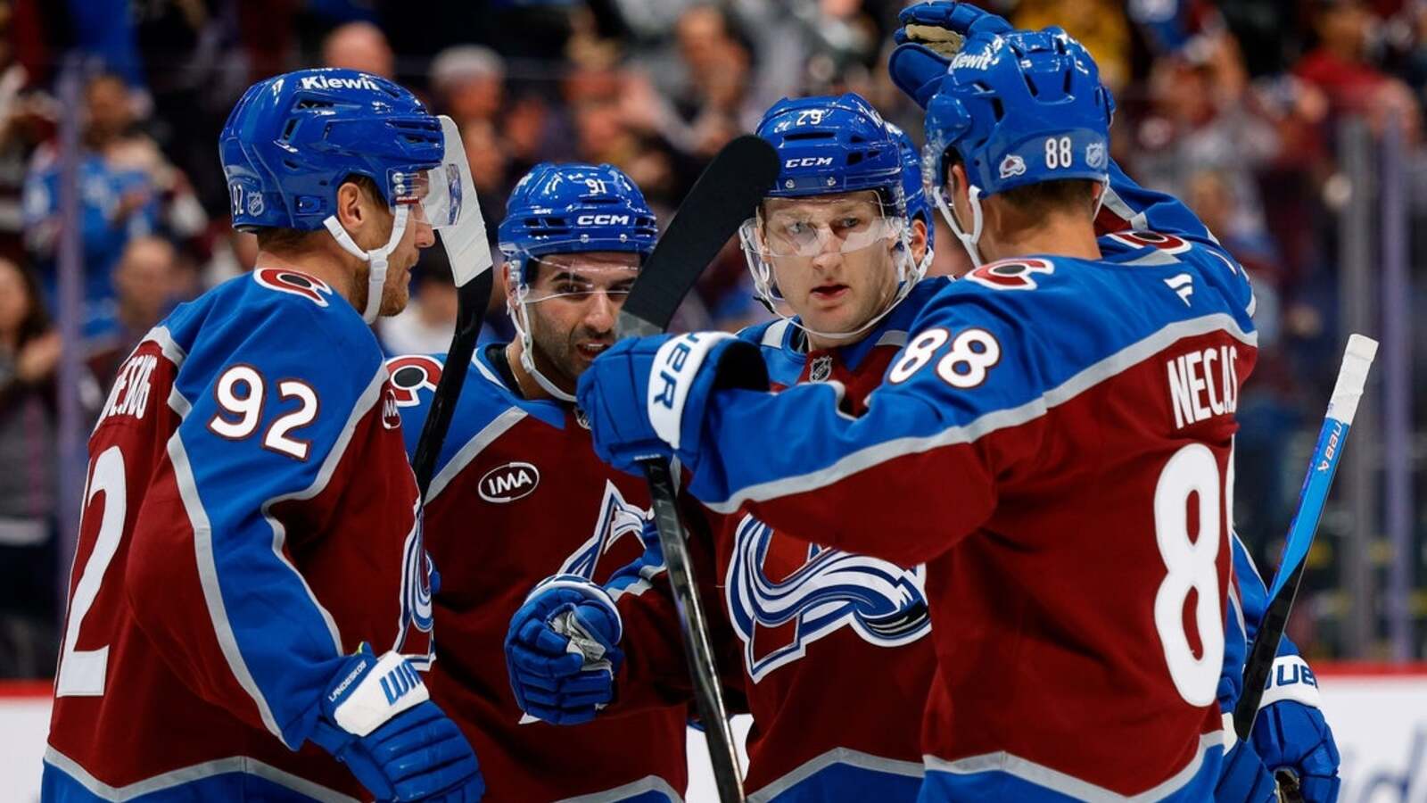 Avs’ firepower on full display in 8-4 victory over Kings
