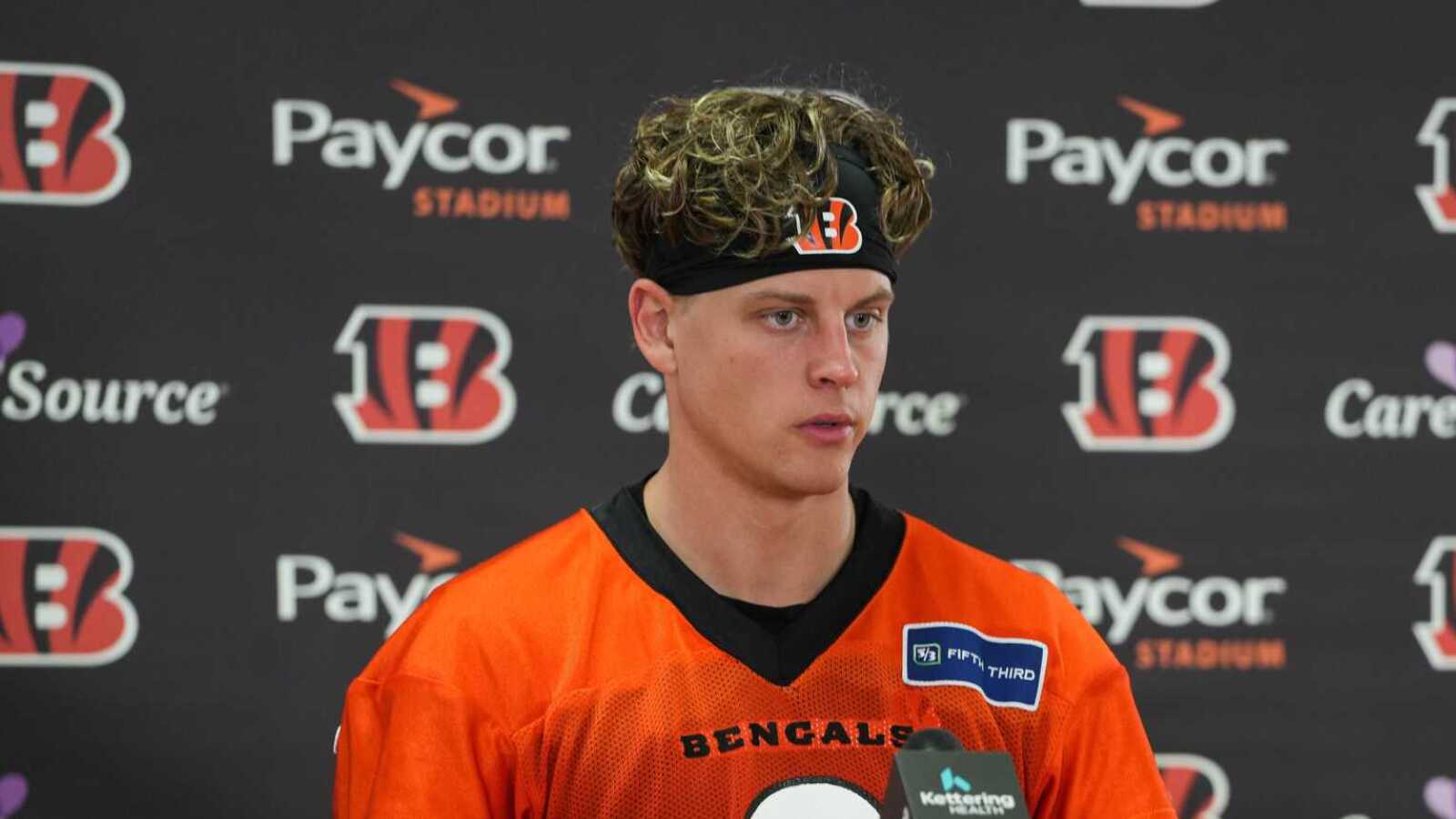 https://www.yardbarker.com/media/f/f/ffc9e683ee102ec9883d181ef5afe265dcdd241a/thumb_16x9/burrow-using-strategy-bengals-sign-hendrickson.jpg?v=1