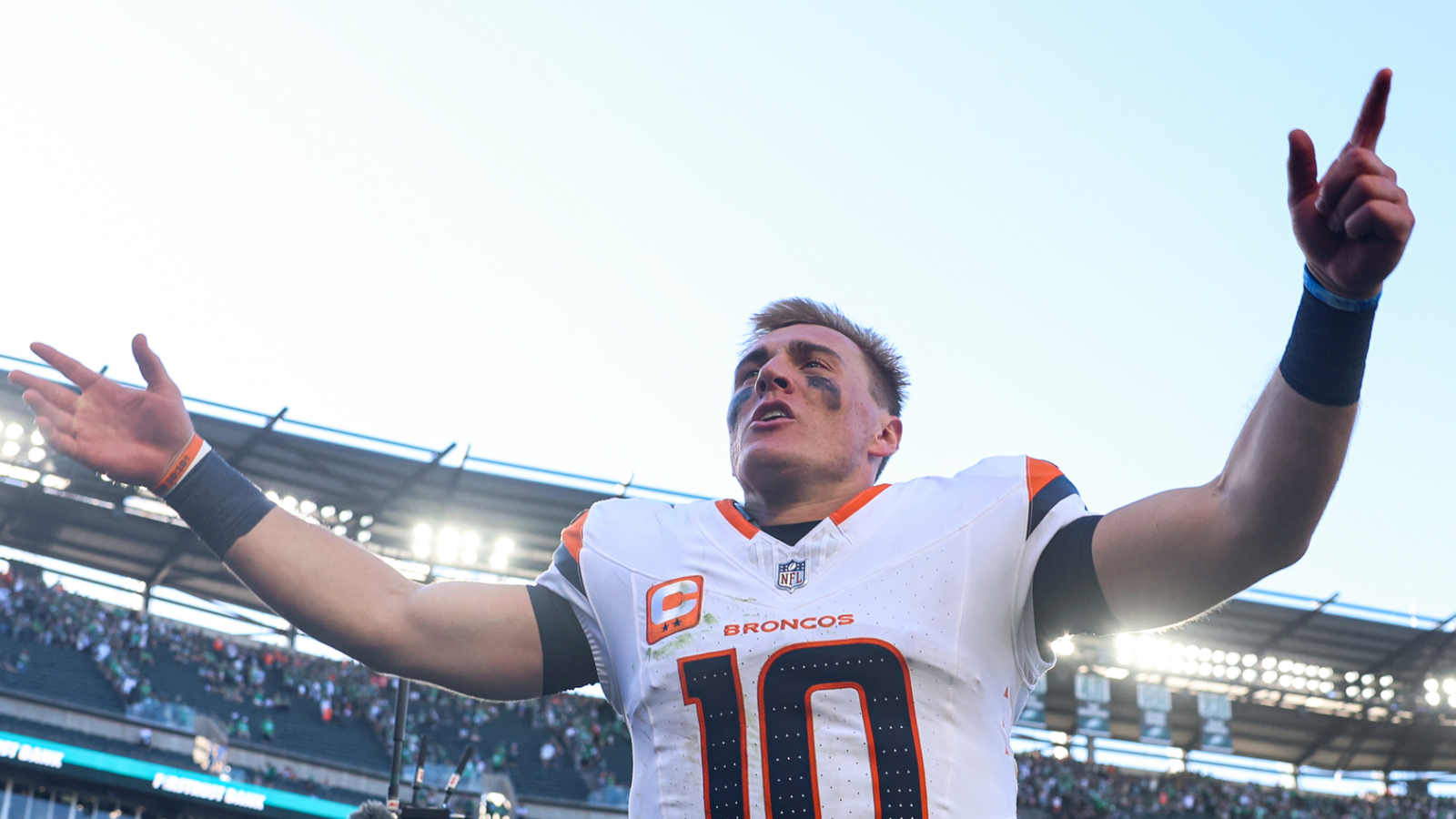 https://www.yardbarker.com/media/f/f/fff9eaa797ab3ebd3d350fcf51c706597e878a51/thumb_16x9/comeback-win-over-eagles-gives-broncos-nix-he.jpg?v=1